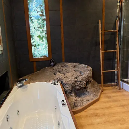 Cal Sere, Casa Grande Con Jardin En Entorno Natural * Montblanc