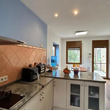 Cal Sere, Casa Grande Con Jardin En Entorno Natural